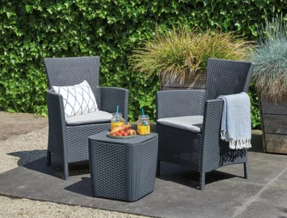 Set poltrone tavolino